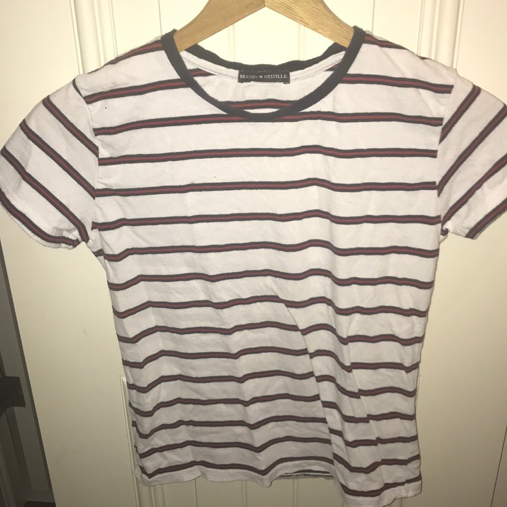white and red striped shirt sleeve tee